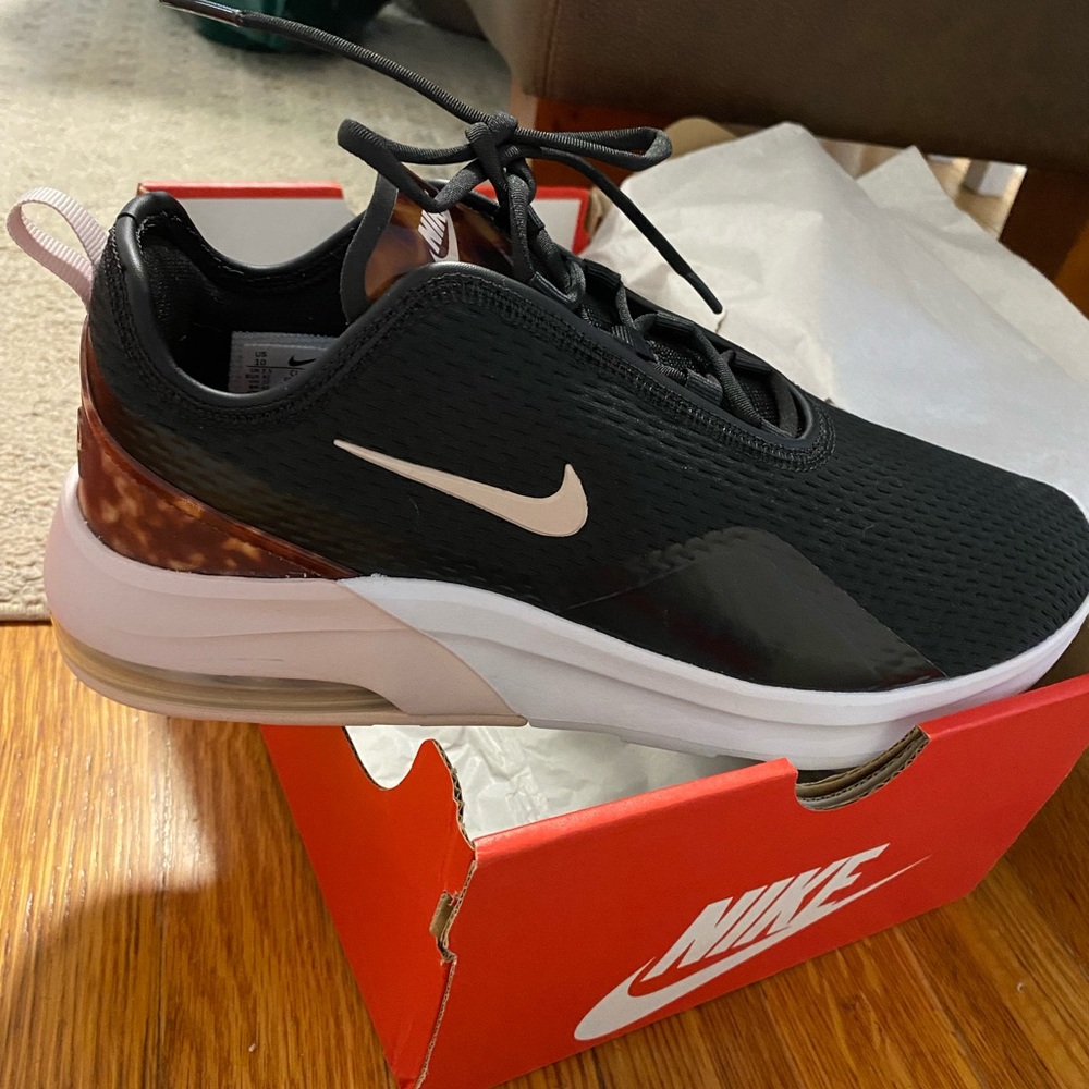 Nike air max motion 2